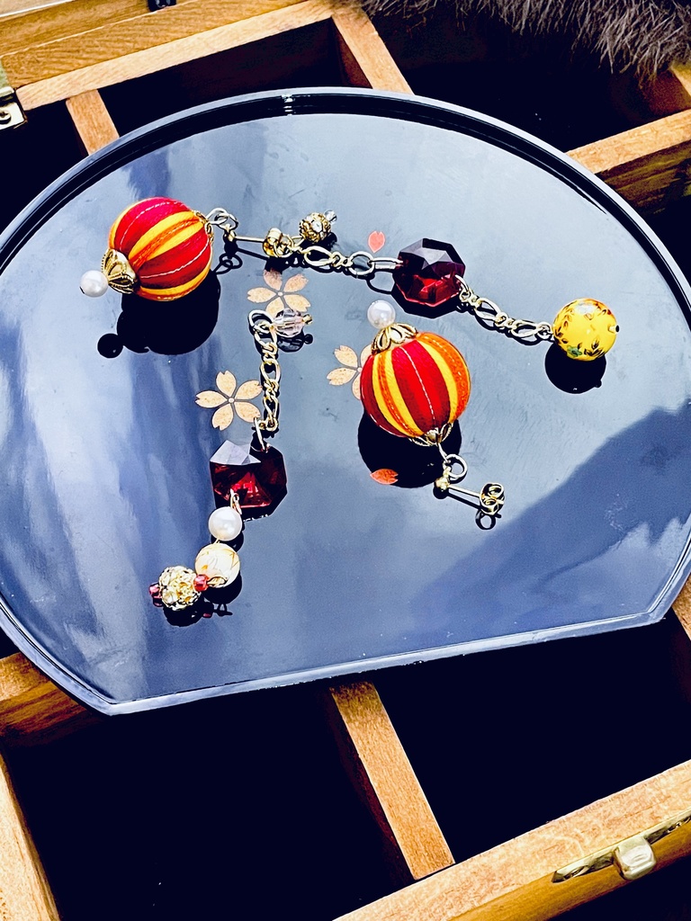 柱組の巻玉ピアス(イヤリング)