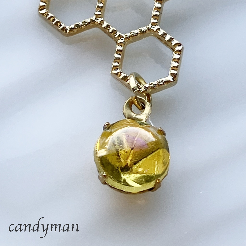 【送料込み】黄色いアシンメトリーなミツバチピアス*ヴィンテージ