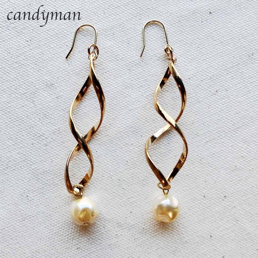 ヴィンテージ*くねくねチャームとパールのピアス