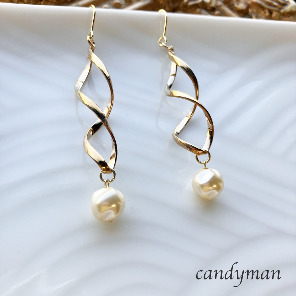 ヴィンテージ*くねくねチャームとパールのピアス