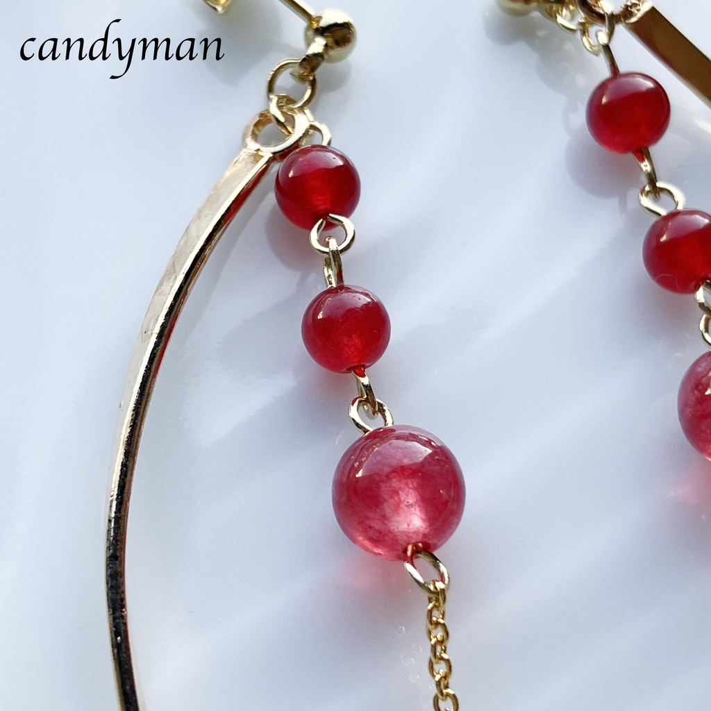 天然石レッドジェードの赤いくねくねピアス