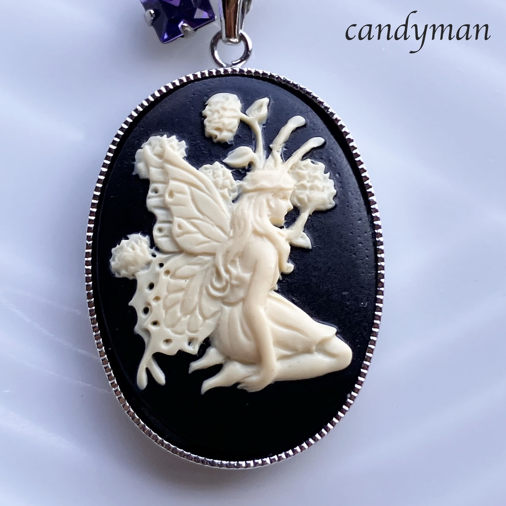 【送料込み】黒いお花の妖精カメオと紫色デッドストックスワロフスキーのネックレス