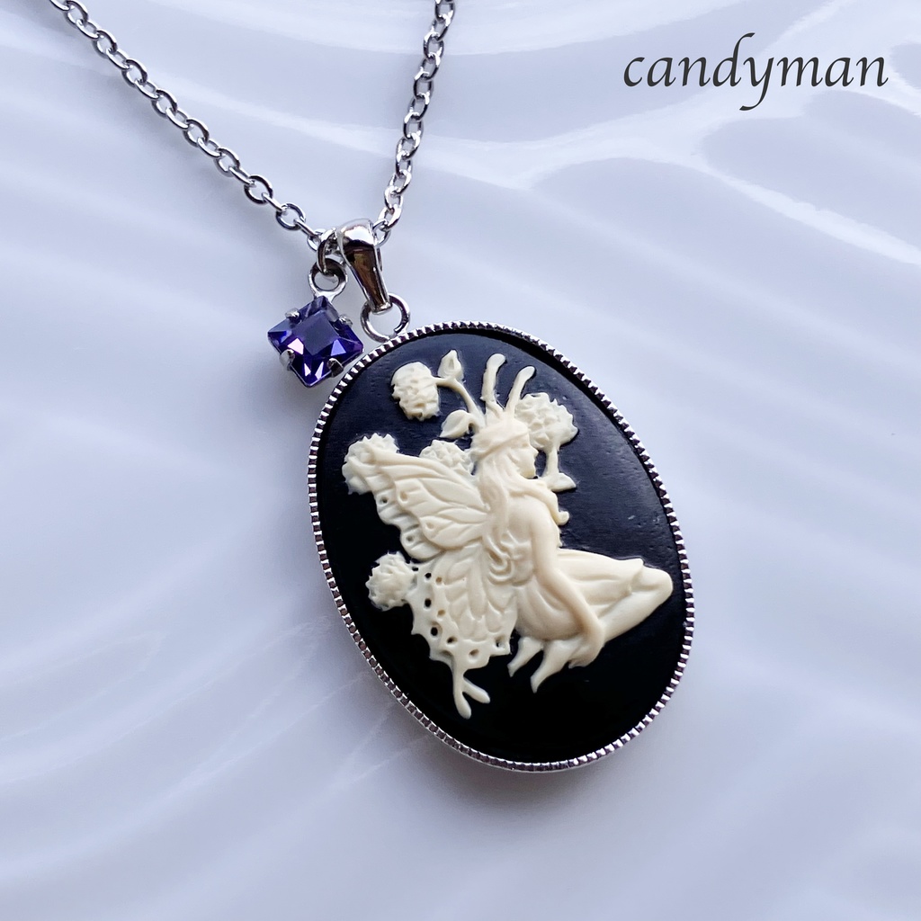 【送料込み】黒いお花の妖精カメオと紫色デッドストックスワロフスキーのネックレス