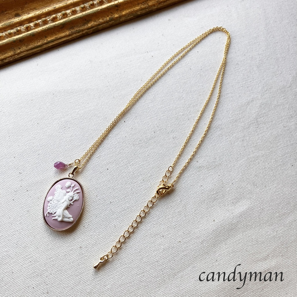 【送料込み】ラベンダーのお花の妖精カメオと紫色天然石のネックレス