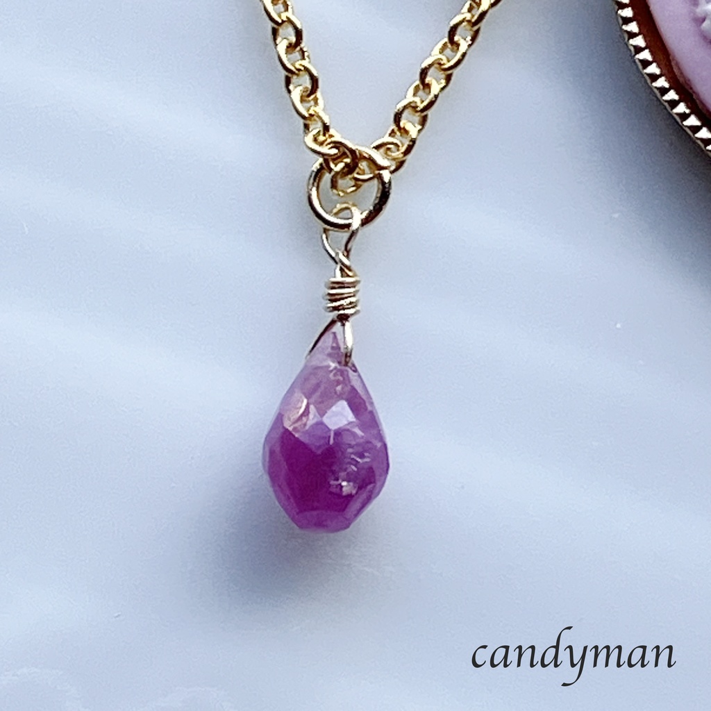 【送料込み】ラベンダーのお花の妖精カメオと紫色天然石のネックレス