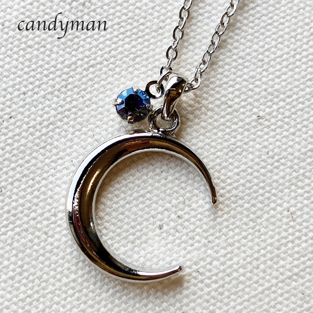 【送料込み】三日月チャームと水色のヴィンテージスワロフスキーのネックレス