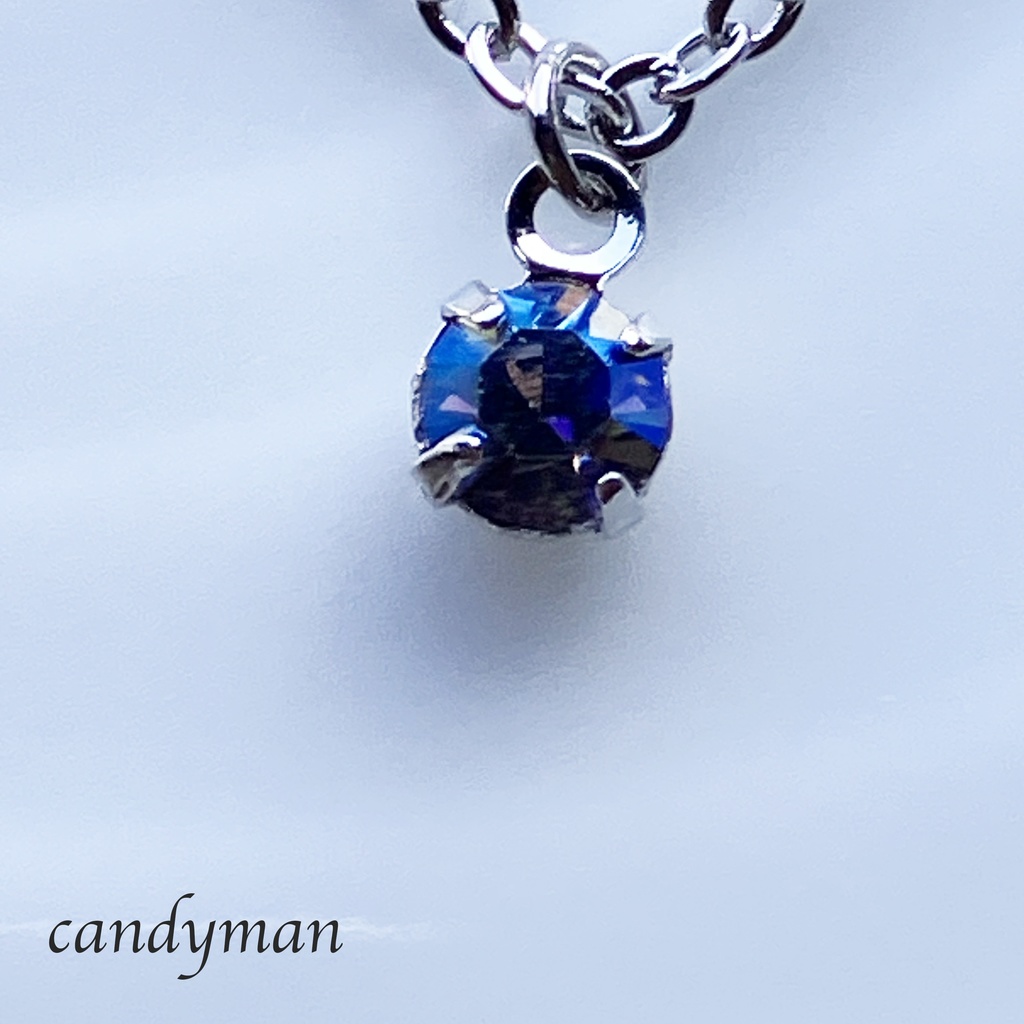 【送料込み】三日月チャームと水色のヴィンテージスワロフスキーのネックレス