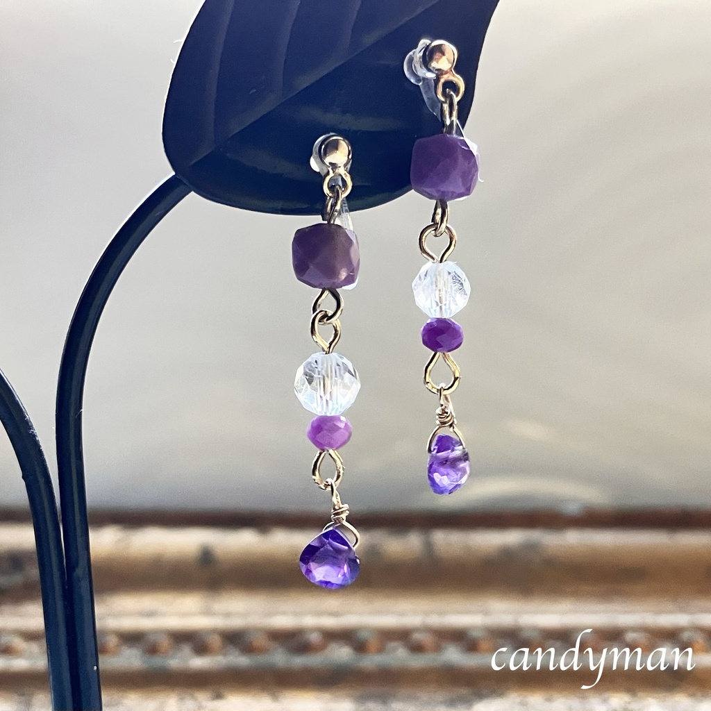 【送料込み】紫の小さい天然石が連なった可愛いイヤーカフ