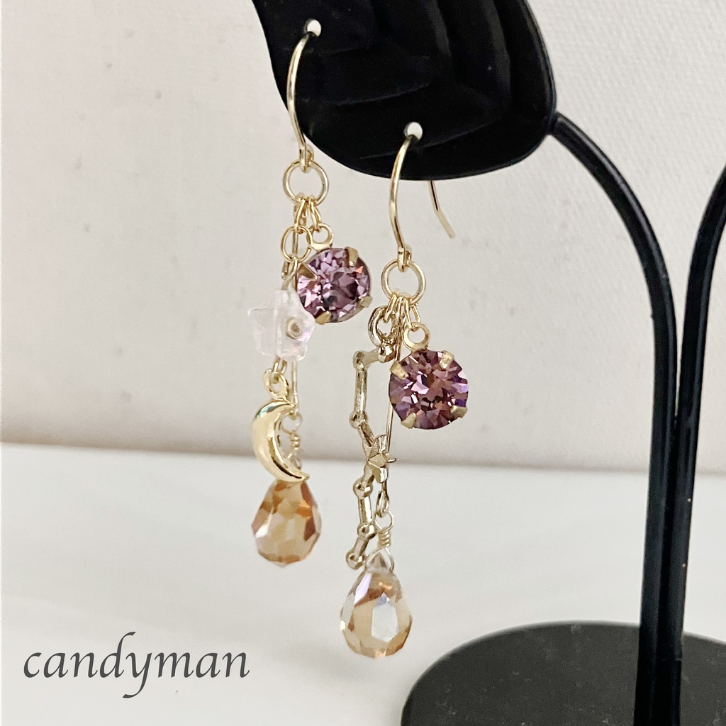 【送料込み】北斗七星と月の紫色アインメトリー星空ピアス