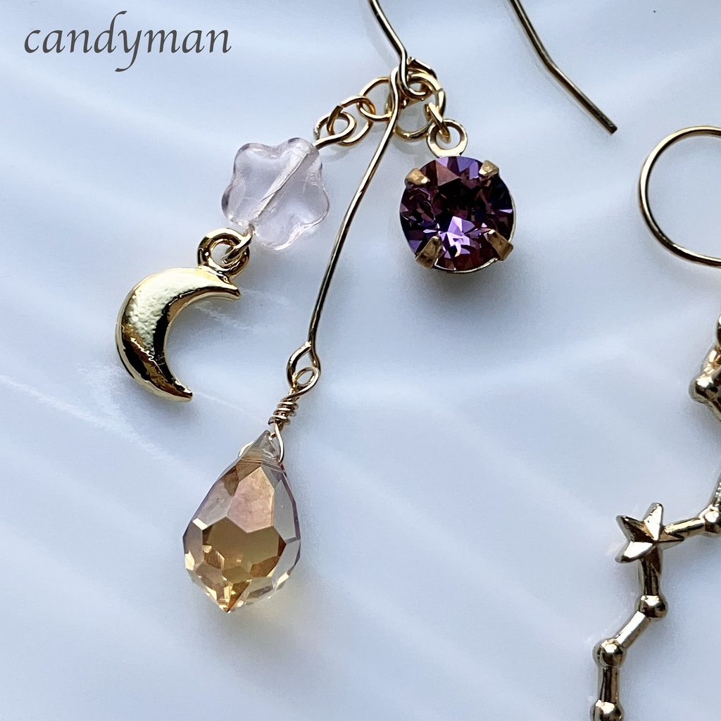 【送料込み】北斗七星と月の紫色アインメトリー星空ピアス