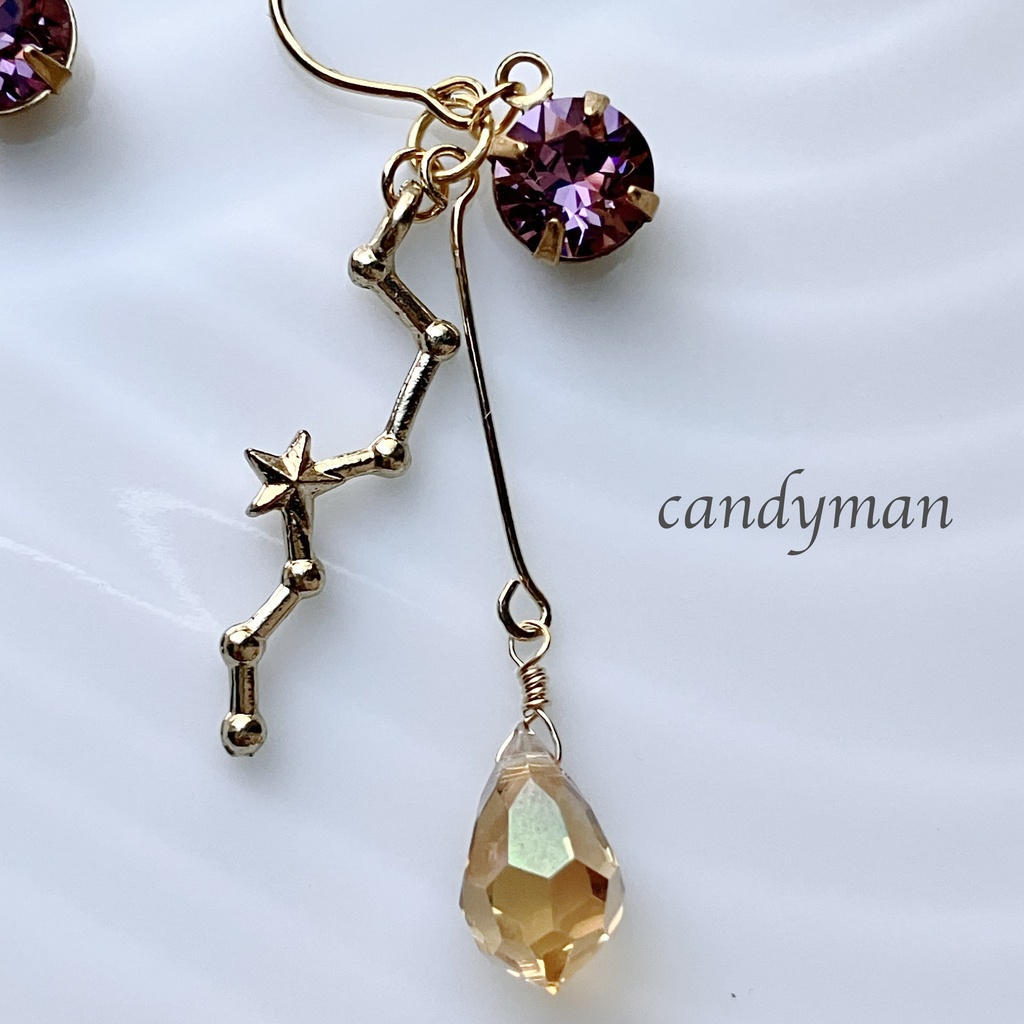 【送料込み】北斗七星と月の紫色アインメトリー星空ピアス