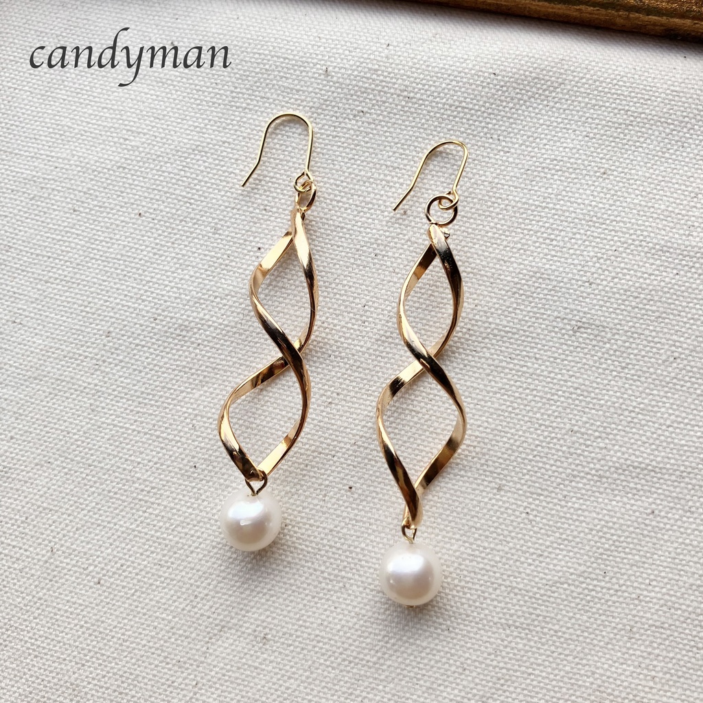 【送料込み】くねくねチャームとホワイトカラー淡水パールのピアス 入学式 卒業式 入園式 卒園式