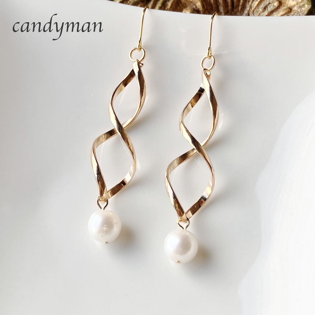 【送料込み】くねくねチャームとホワイトカラー淡水パールのピアス　入学式 卒業式 入園式 卒園式