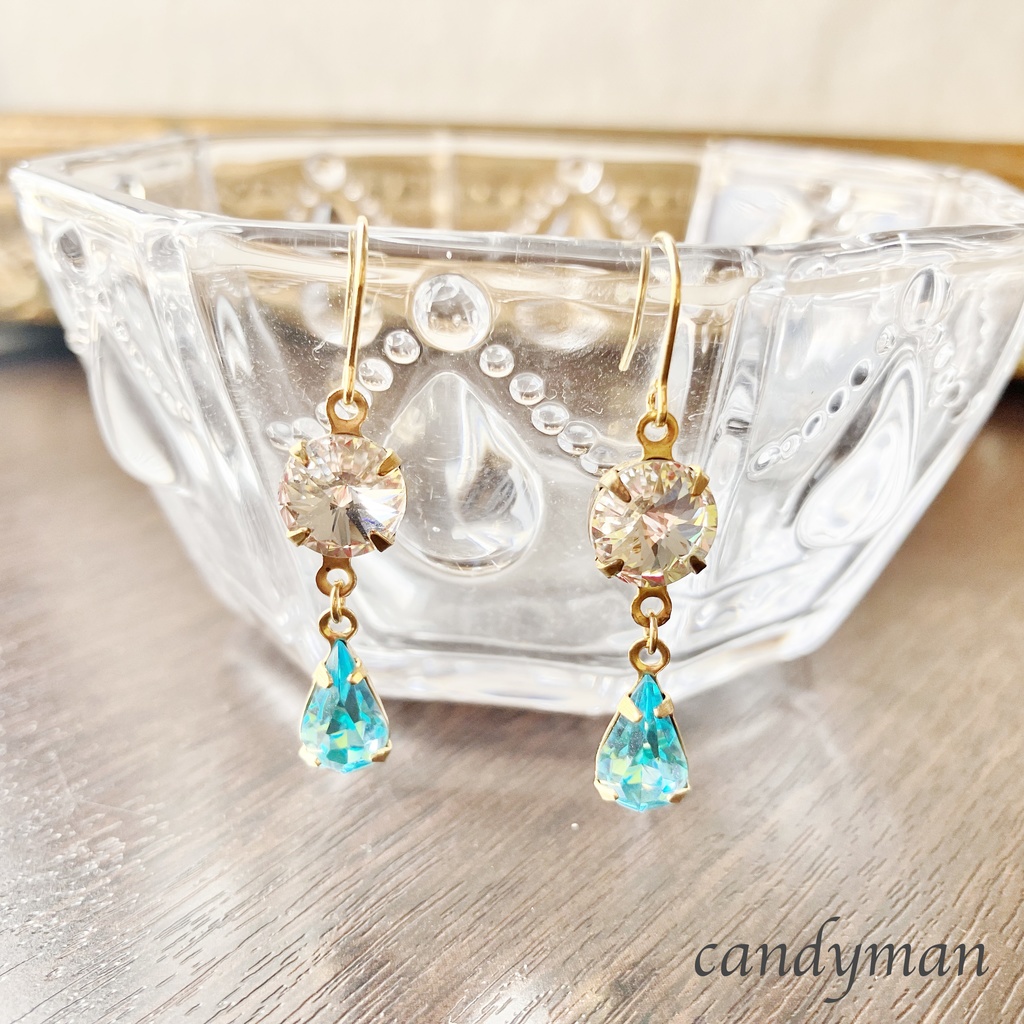 【送料込み】水色とクリスタルのヴィンテージスワロフスキー2粒キラキラピアス