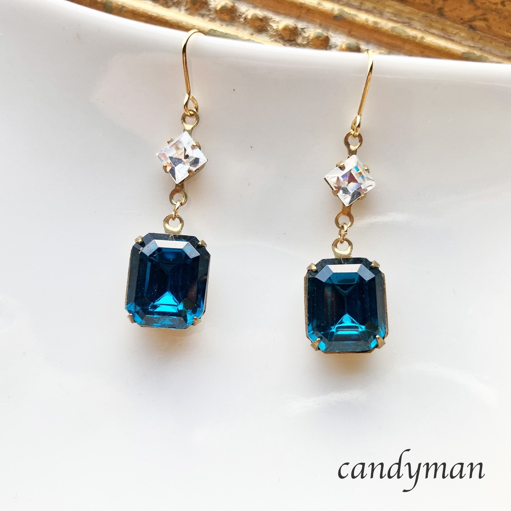 【値下げ1700円→1300円】【送料込み】ブルージルコンとクリスタルのヴィンテージグラスストーン2粒キラキラピアス