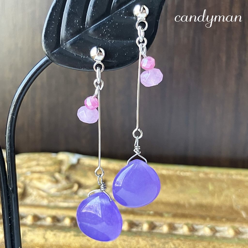 【送料込み】ラベンダージェードなどのパープル系天然石の華やかピアス