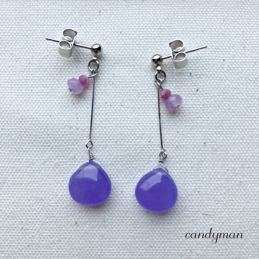 【送料込み】ラベンダージェードなどのパープル系天然石の華やかピアス