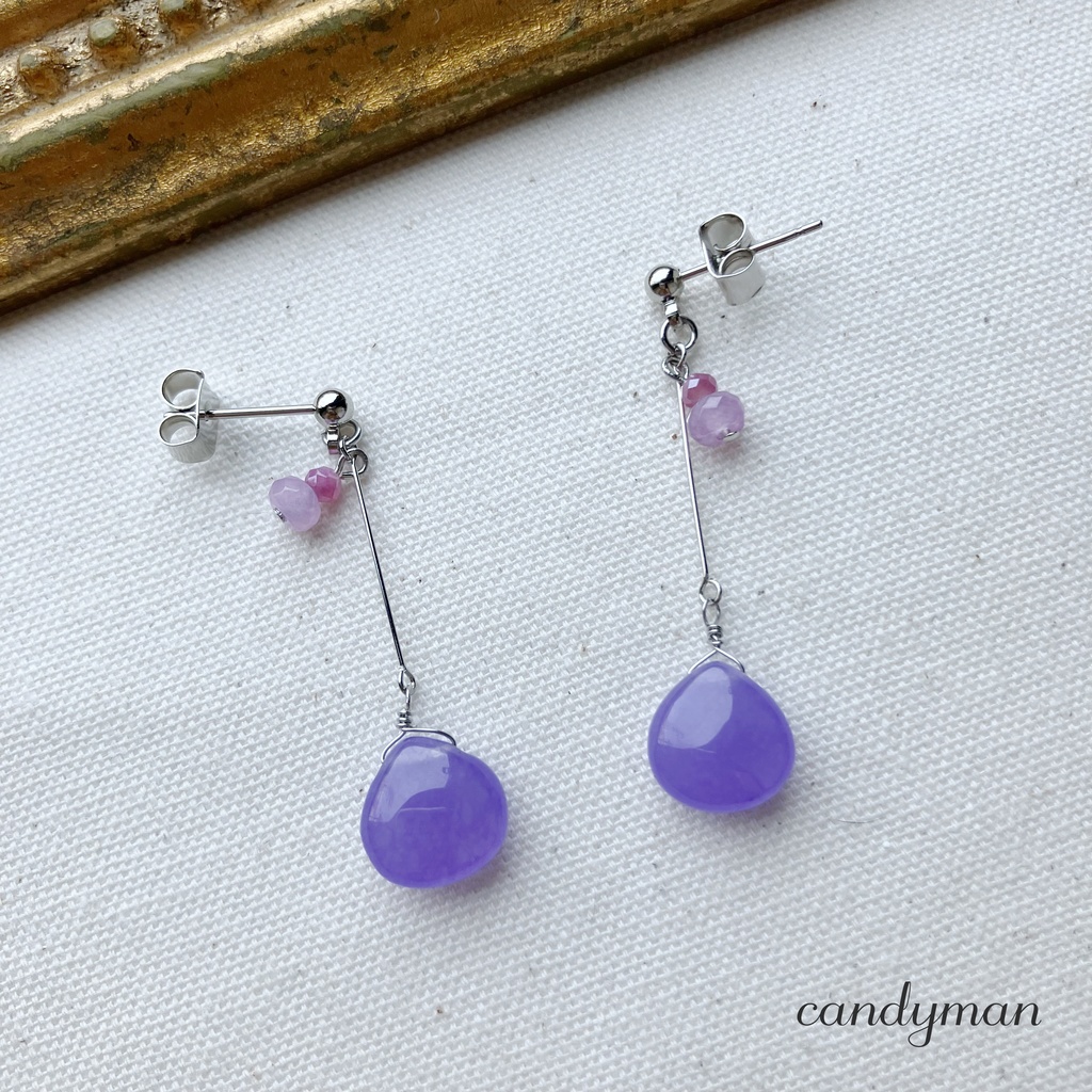 【送料込み】ラベンダージェードなどのパープル系天然石の華やかピアス