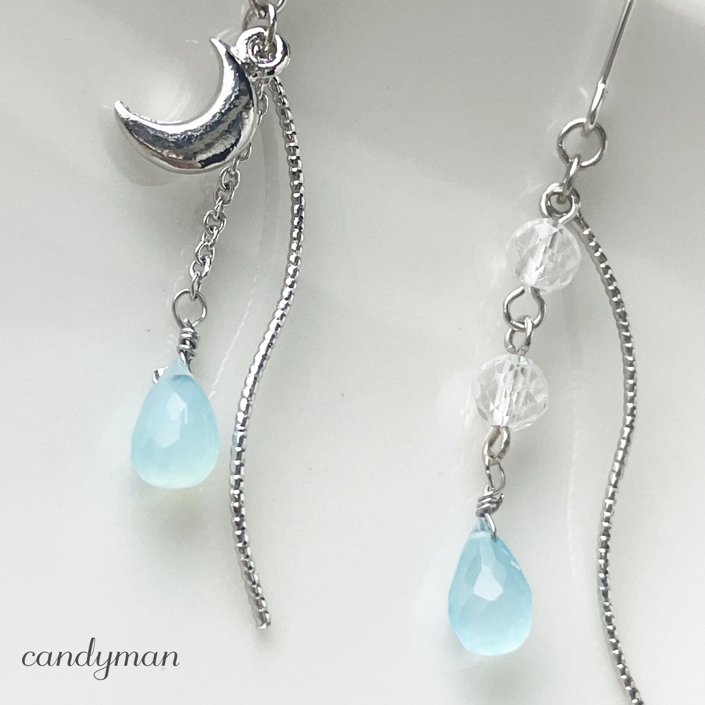 【送料込み】天然石シーブルーカルセドニーのお月様アシンメトリーピアス