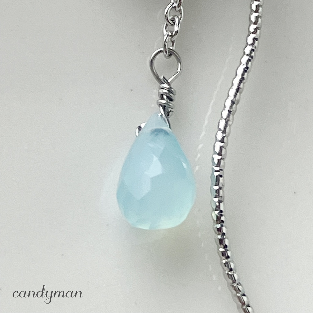 【送料込み】天然石シーブルーカルセドニーのお月様アシンメトリーピアス