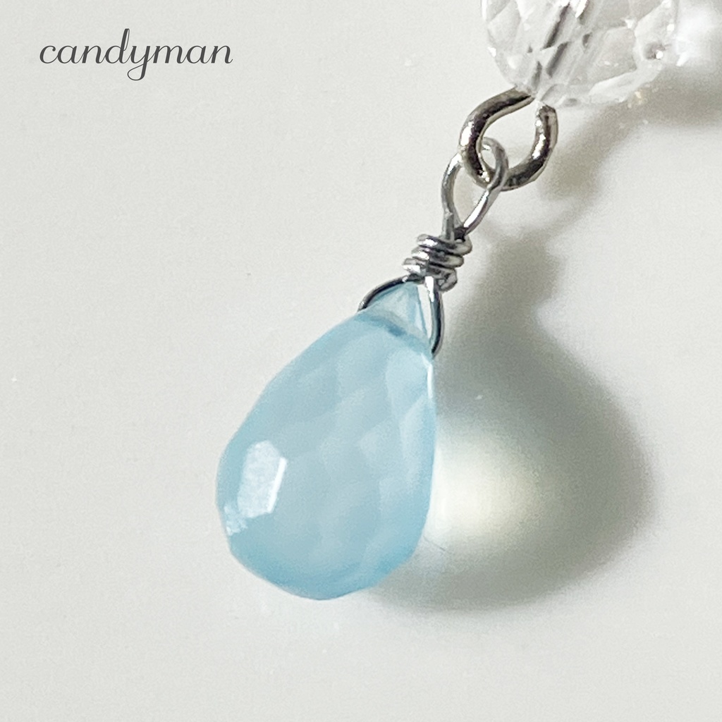 【送料込み】天然石シーブルーカルセドニーのお月様アシンメトリーピアス