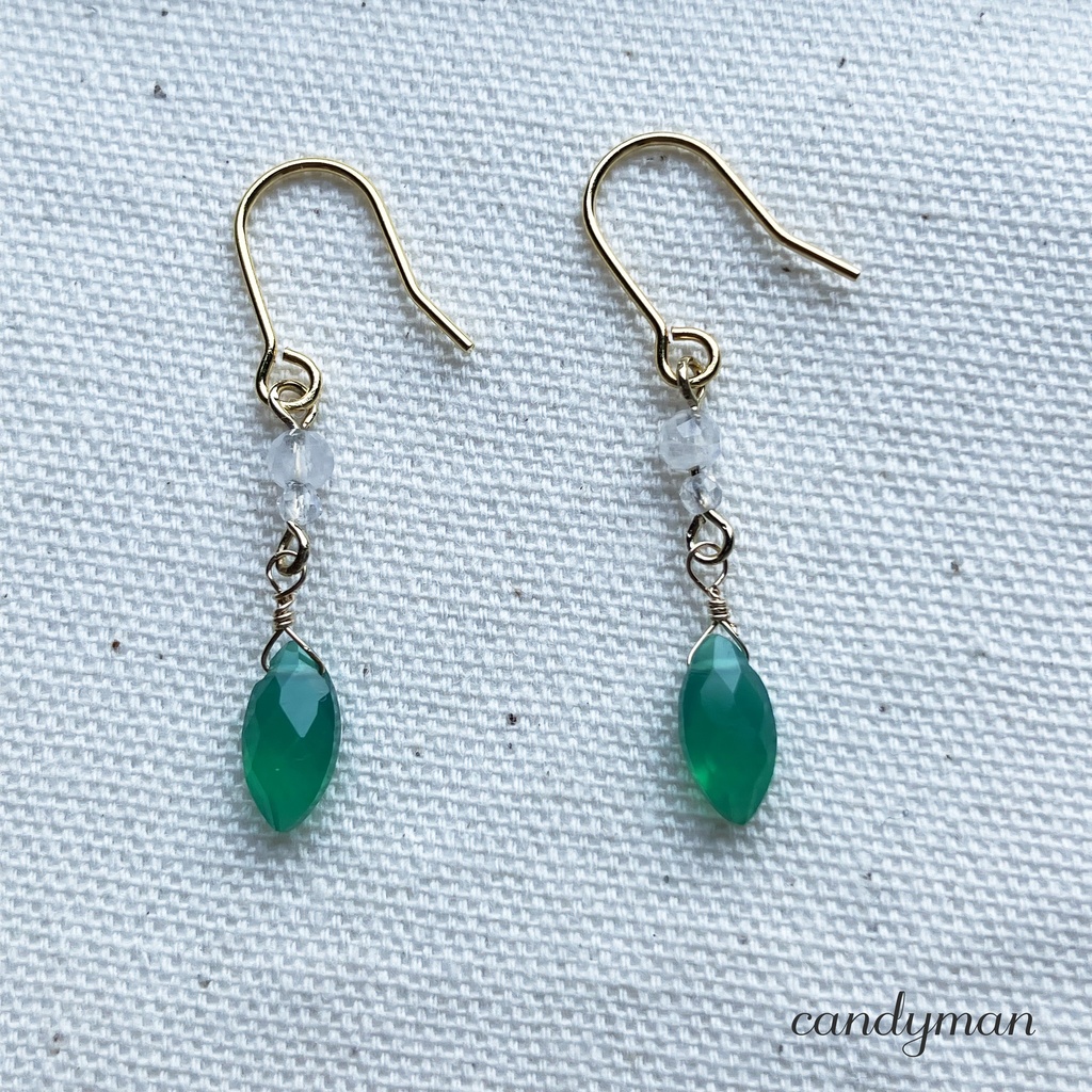 【送料込み】天然石グリーンオニキス キラキラ新緑の雫ピアス