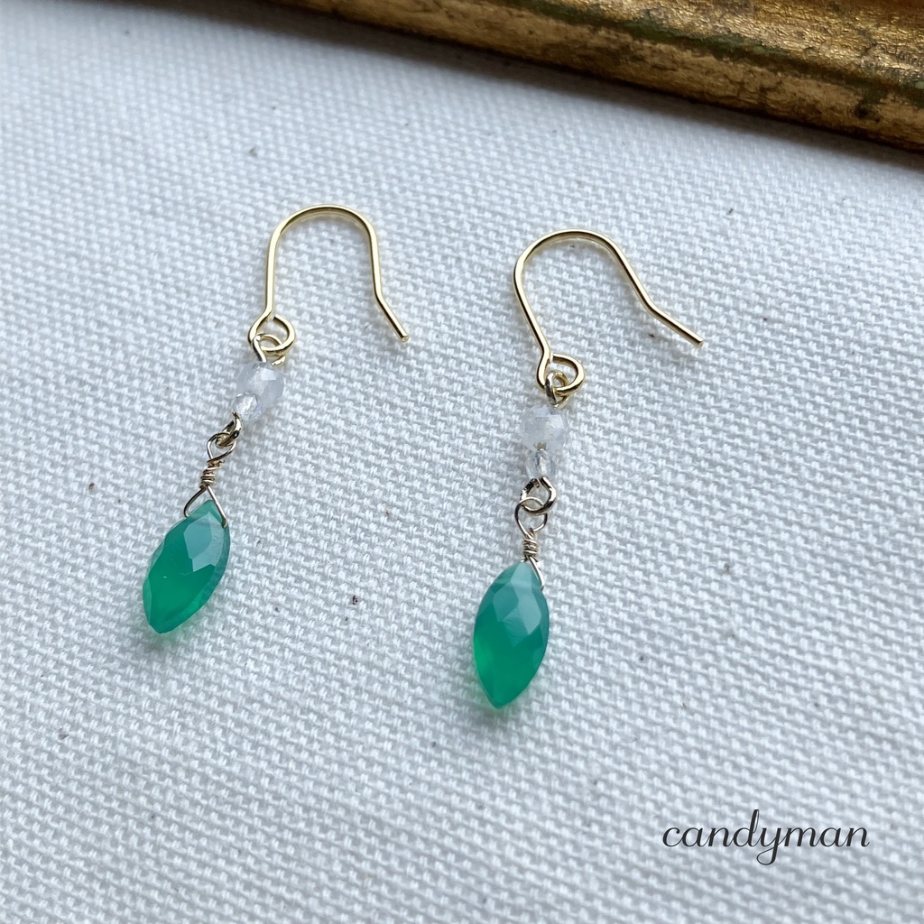 【送料込み】天然石グリーンオニキス キラキラ新緑の雫ピアス