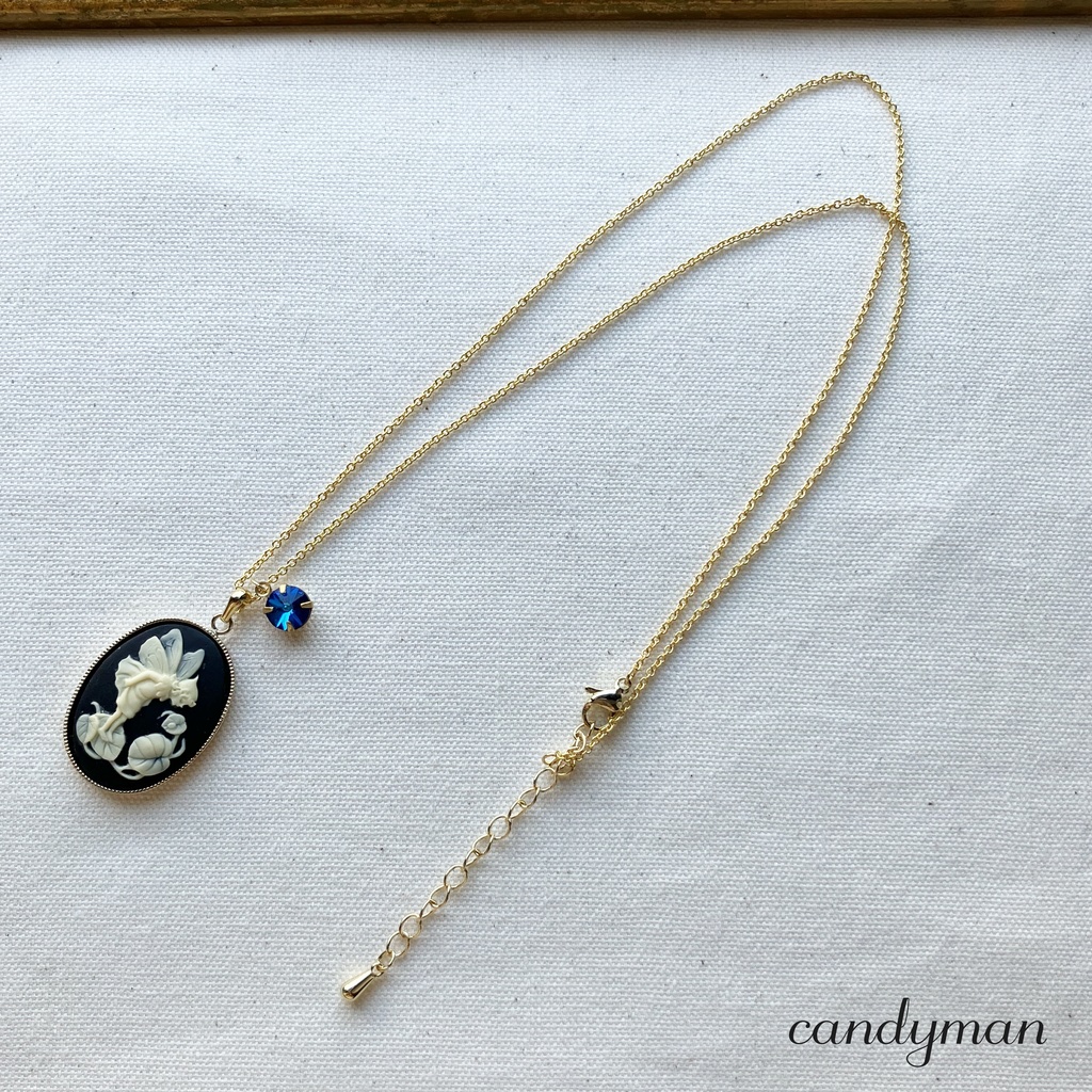 【送料込み】黒いお花の妖精カメオとバミューダブルーのヴィンテージストーンネックレス
