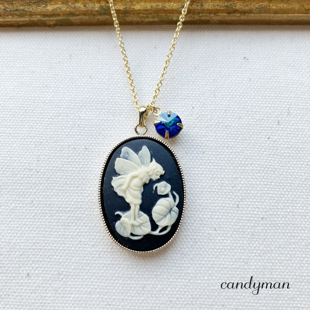 【送料込み】黒いお花の妖精カメオとバミューダブルーのヴィンテージストーンネックレス
