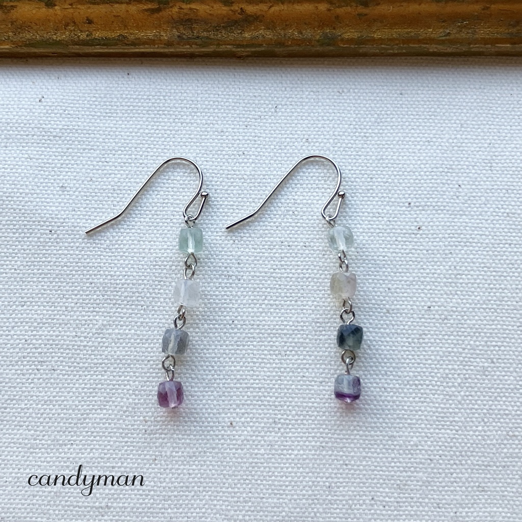 【送料込み】天然石フローライトの落ち着いた大人ピアス