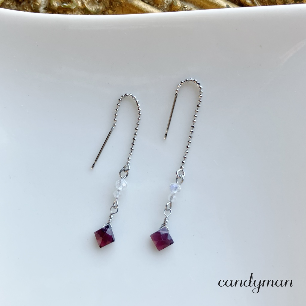 【送料込み】天然石ガーネットの小さなアメリカンピアス