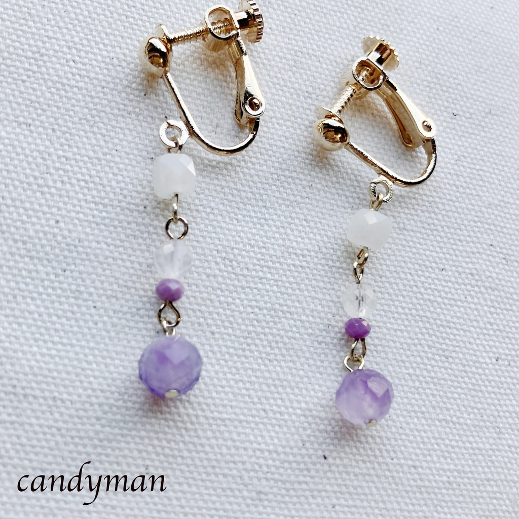【送料込み】天然石 アメジストぶら下がりイヤリング 紫 ホワイトカルセドニー