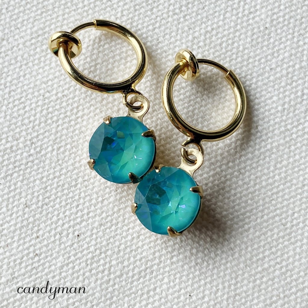 【送料込み】スワロフスキーラグナ シンプルなバネ式フープイヤリング