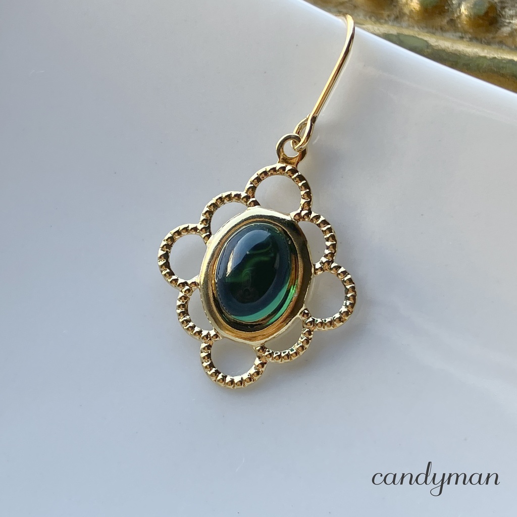 【送料込み】チェコヴィンテージ グリーンのグラスストーン・ビーズ・星の4種ピアス