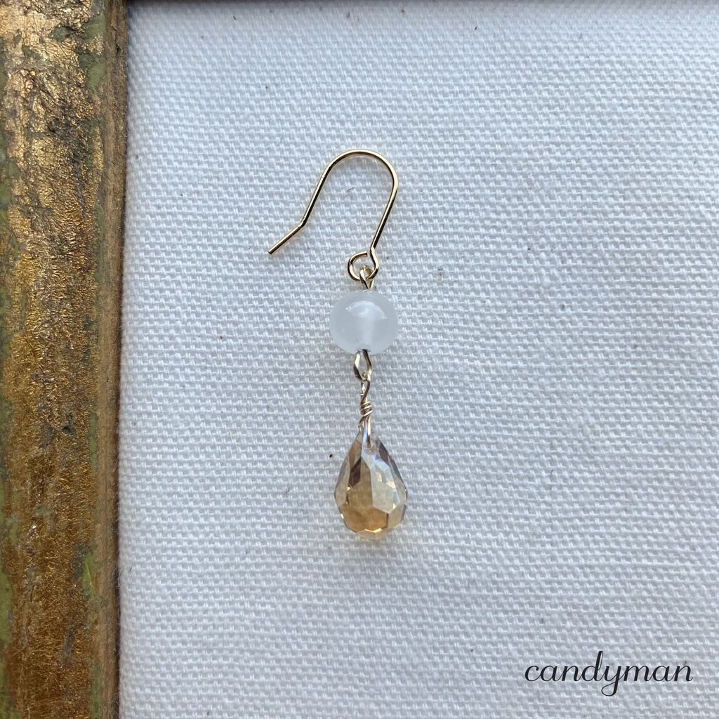 【送料込み】ジャーマンヴィンテージ他 グラスストーン・ビーズ・星のホワイト4種ピアス