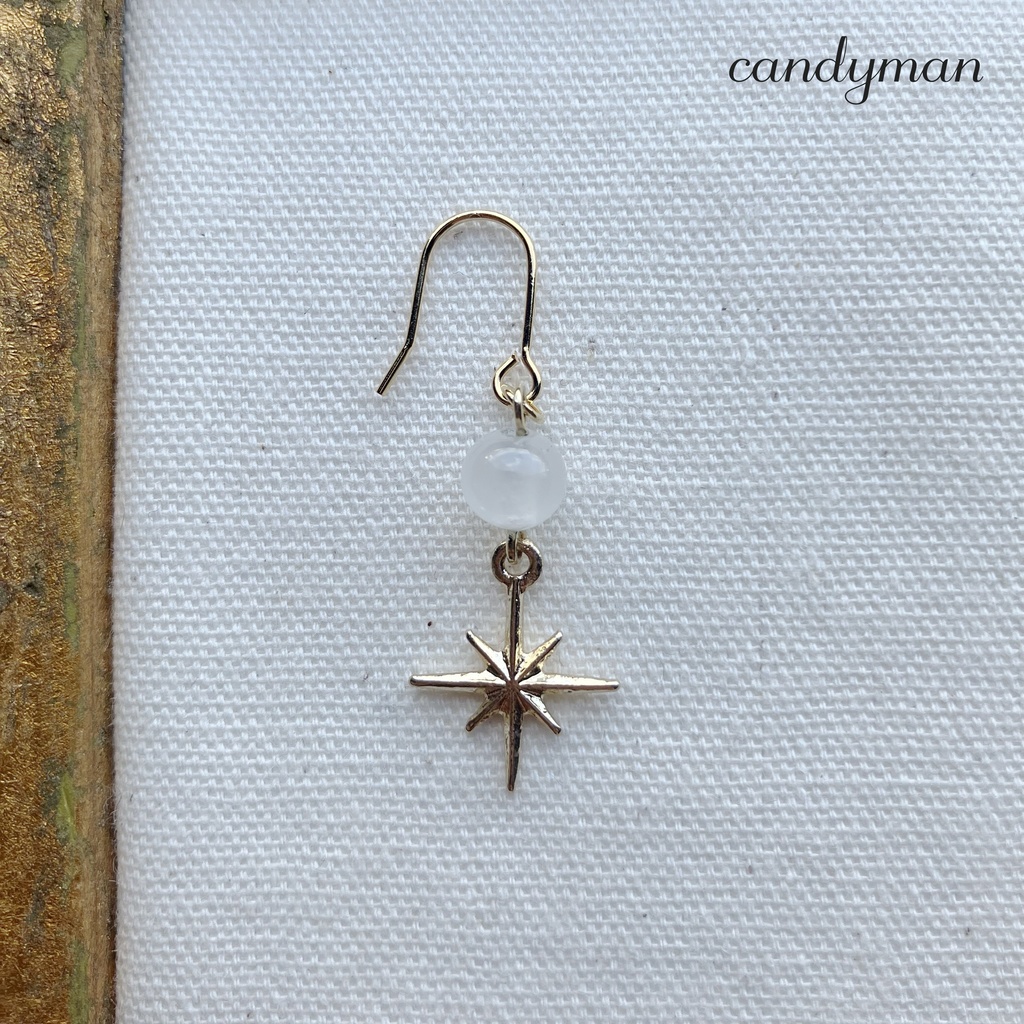 【送料込み】ジャーマンヴィンテージ他 グラスストーン・ビーズ・星のホワイト4種ピアス