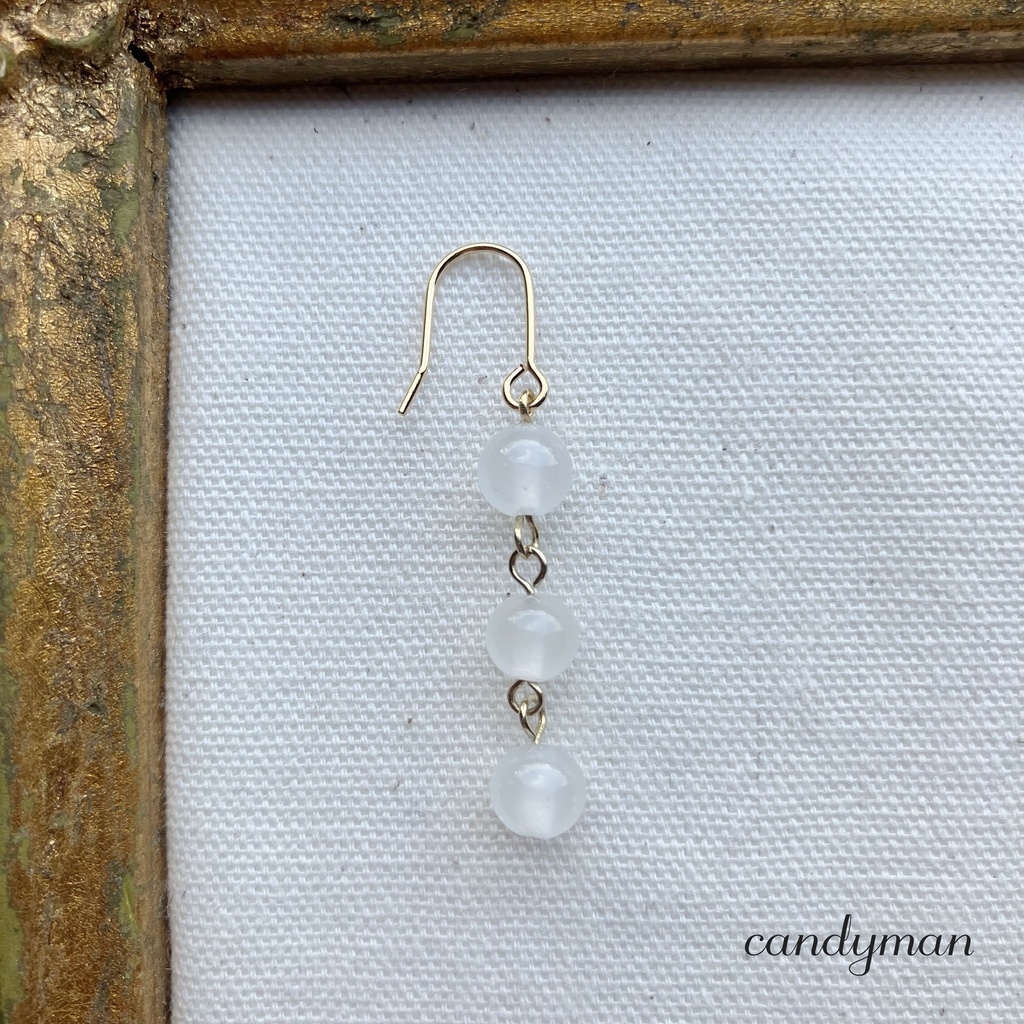 【送料込み】ジャーマンヴィンテージ他 グラスストーン・ビーズ・星のホワイト4種ピアス