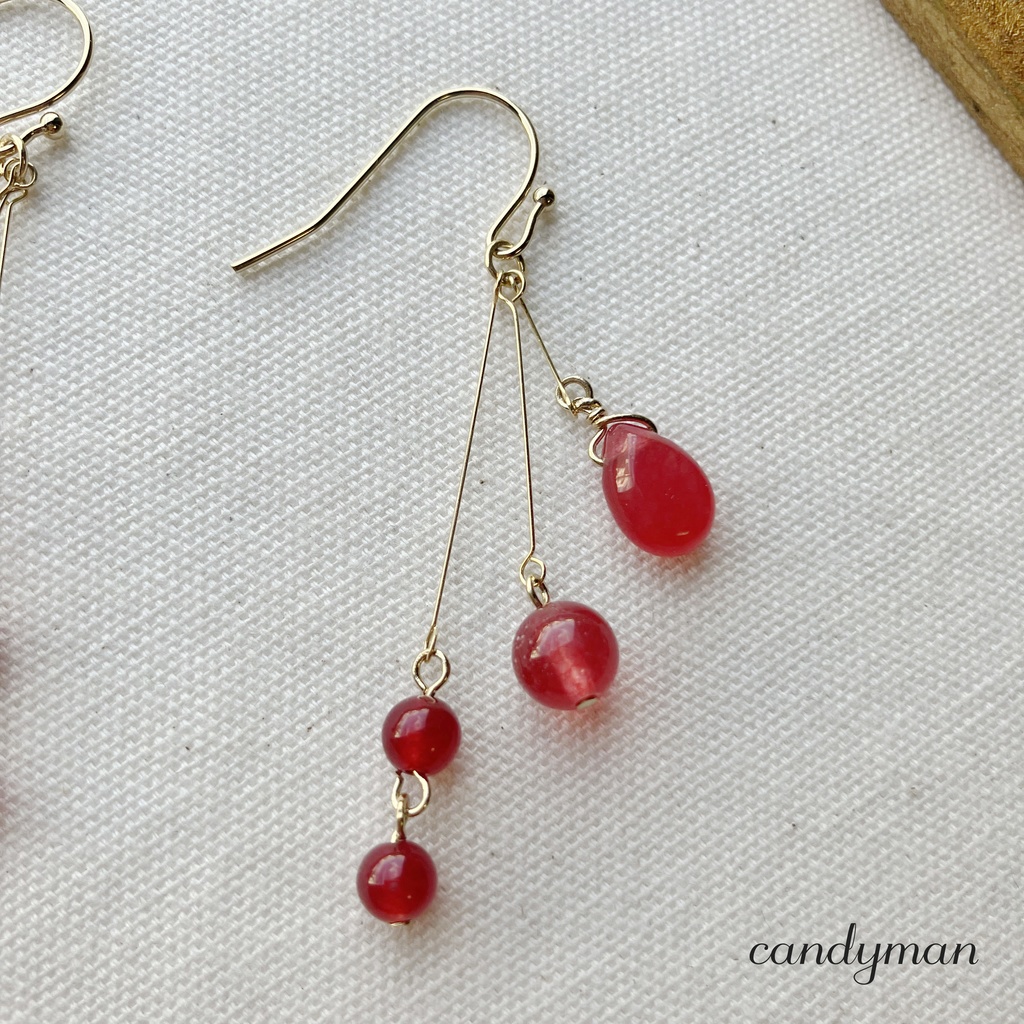 【送料込み】天然石レッドジェードの真紅のピアス