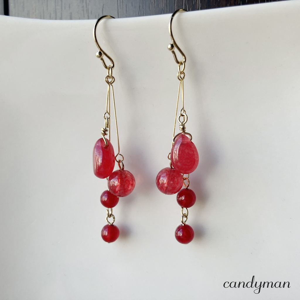 【送料込み】天然石レッドジェードの真紅のピアス