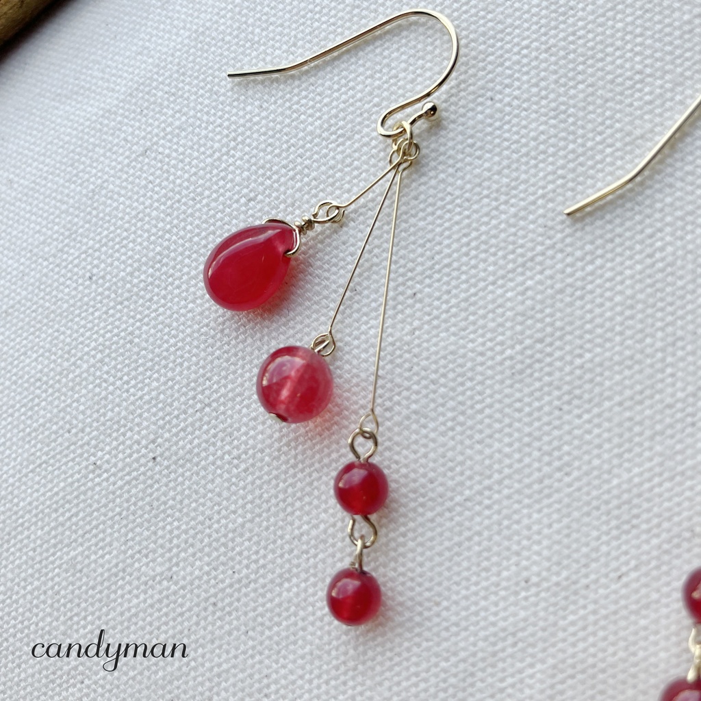 【送料込み】天然石レッドジェードの真紅のピアス