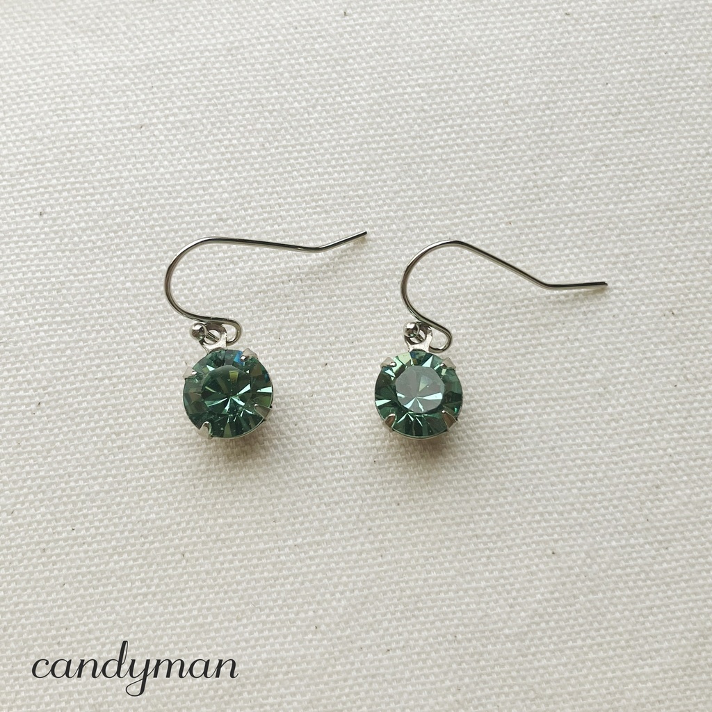 【送料込み】デッドストックのエリナイト・グリーン系キラキラピアス