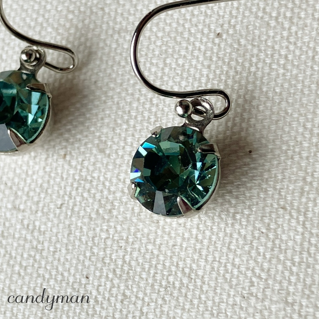 【送料込み】デッドストックのエリナイト・グリーン系キラキラピアス