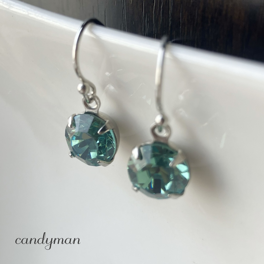 【送料込み】デッドストックのエリナイト・グリーン系キラキラピアス