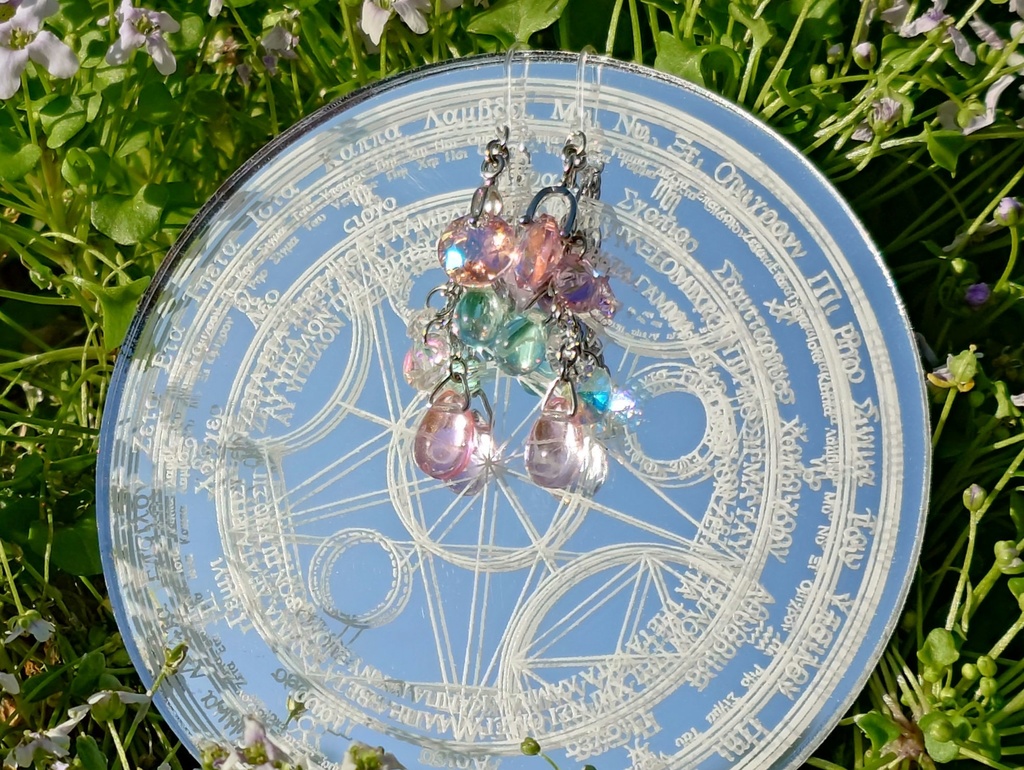 ドロップビーズのピアス(DDFFティナイメージ)