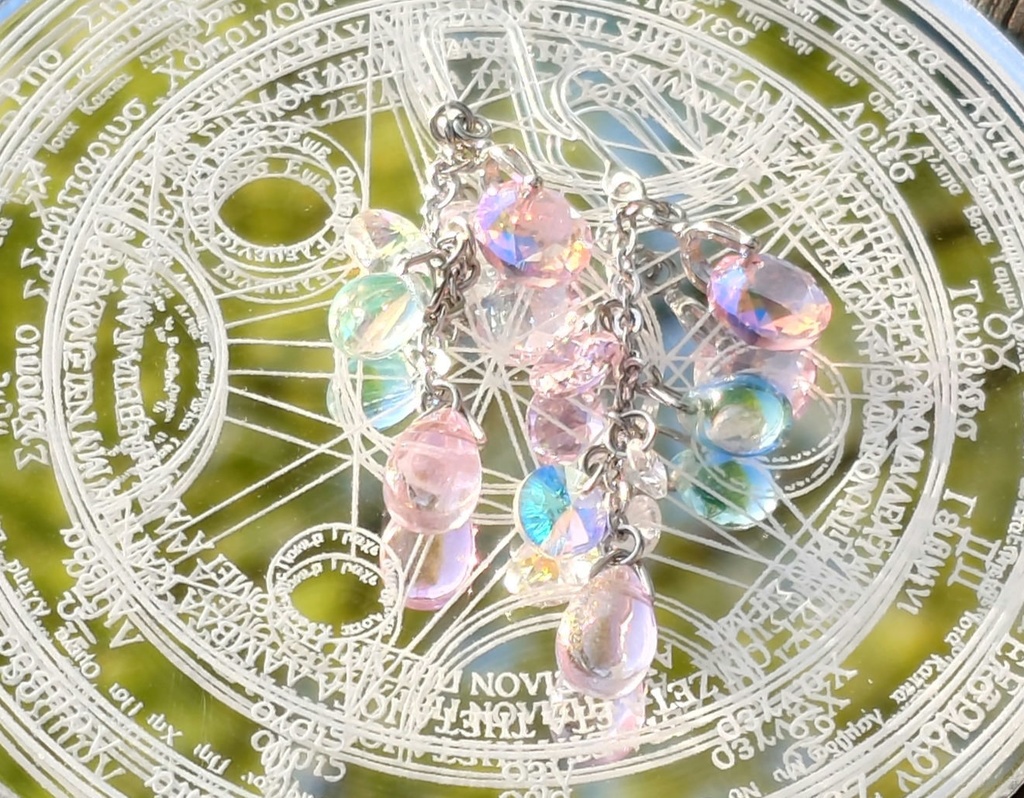 ドロップビーズのピアス（DDFFティナイメージ）