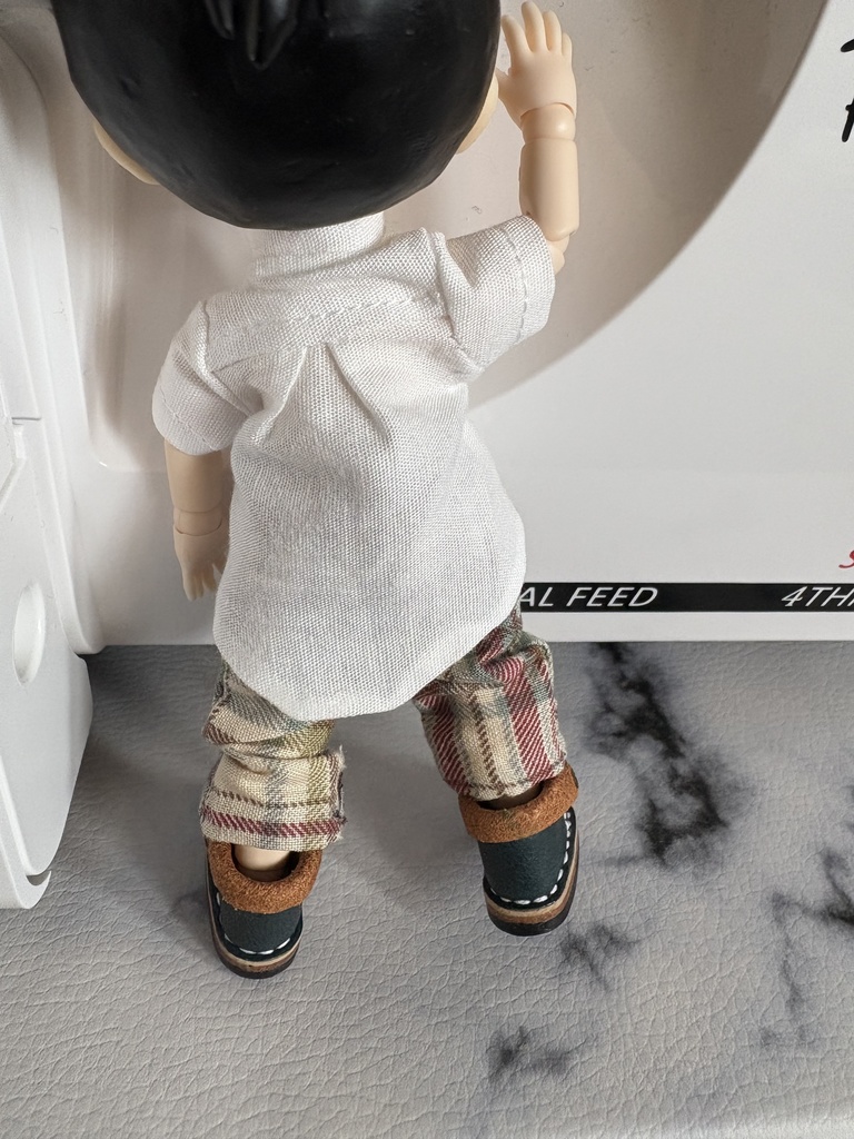 ねんどろいどどーる オビツ11サイズ 白シャツ 花