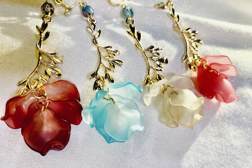 フラワーモチーフ②バラの片耳イヤリング(ピアス、樹脂ピアス変更可)