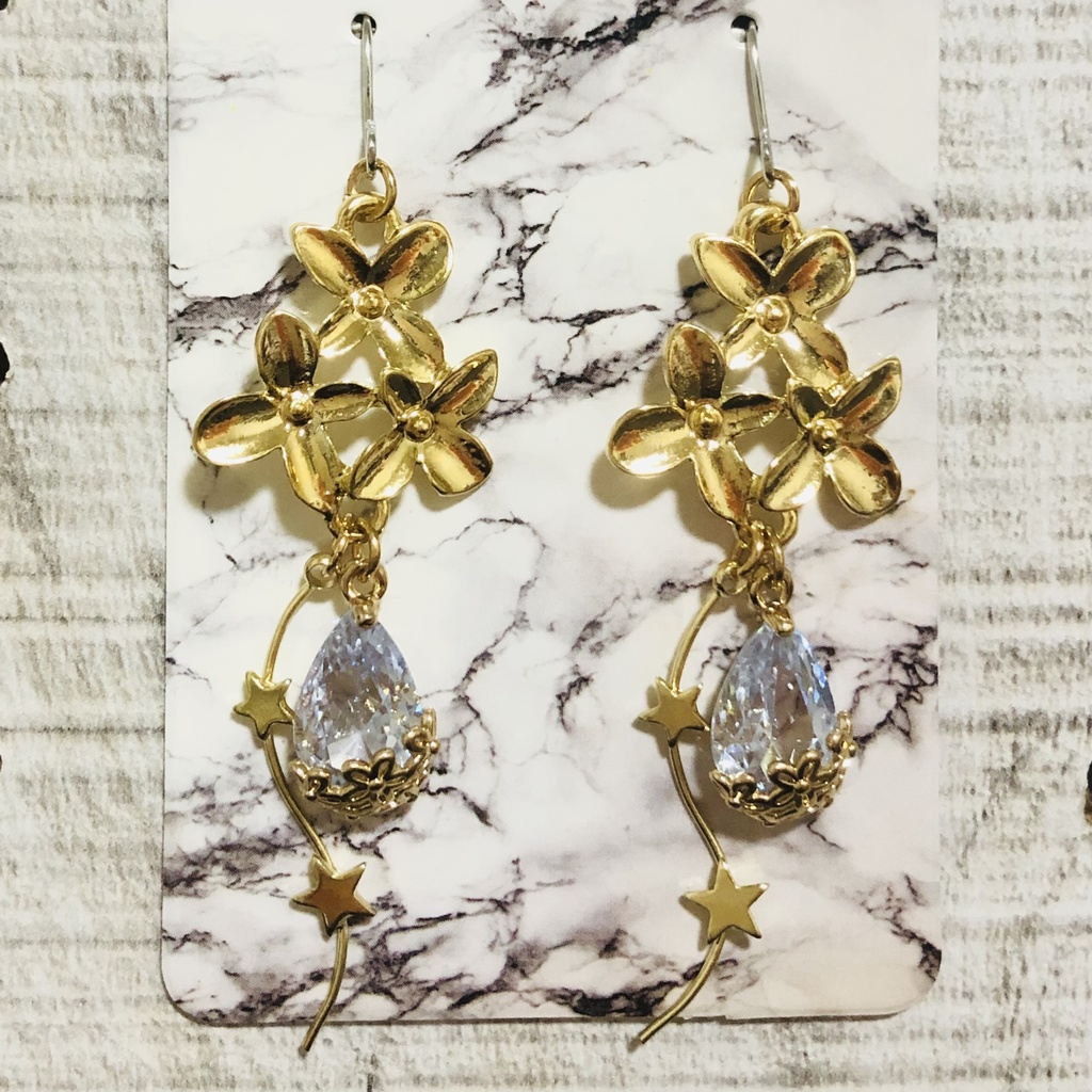 アズール・アーシェングロットモチーフ ピアス