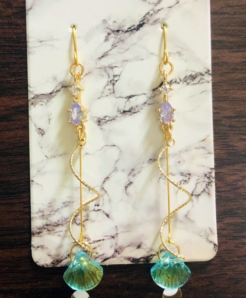 オクタヴィネルモチーフ ピアス