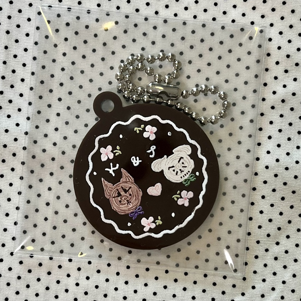 鯉月クリーム犬チョコ(ホワイト)